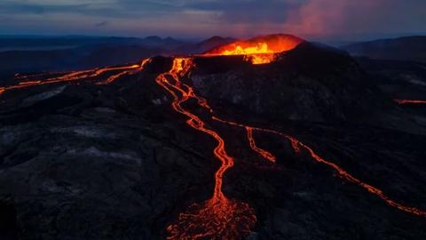 ما هو أكبر بركان في العالم ونشاطه وتركيبه