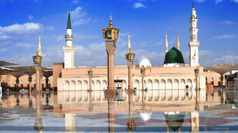 تفسير المسجد النبوي في المنام للعزباء والحامل