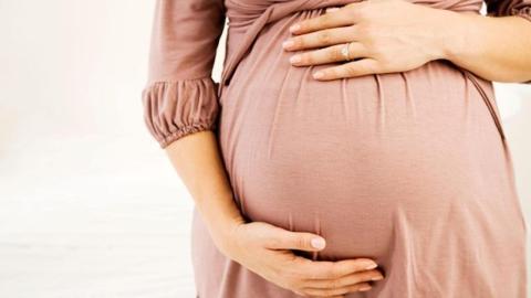 تفسير حلم جنين يتحرك في البطن للحامل ومعناه بالتفصيل