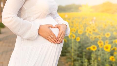 تفسير رؤية امرأة حامل في المنام معنى حلم الحمل