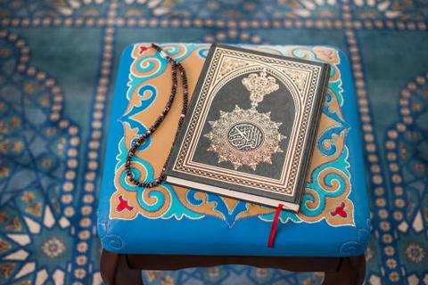 تفسير حلم قراءة القرآن فى الحمام فى المنام